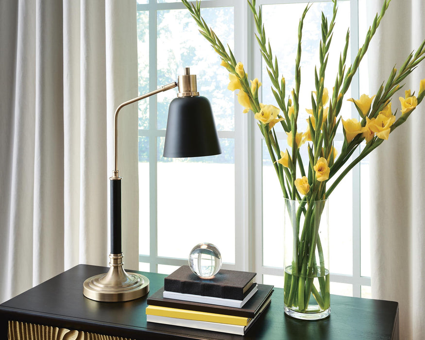 Clairwell - Metal Lamp