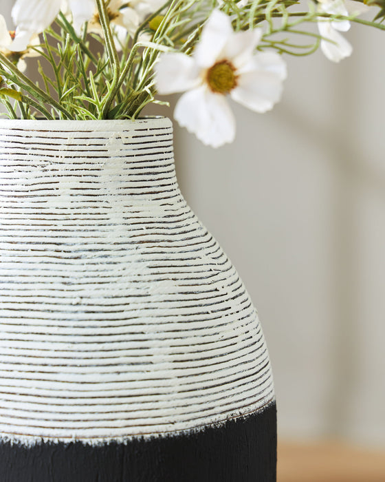 Girtha - Vase
