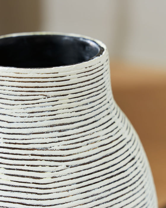 Girtha - Vase